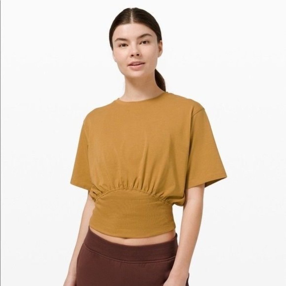 LULULEMON ATHLETICA LA RELAXED FIT RIBBED WAIST FITTED SHORT SLEEVE CROP TOP 12